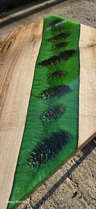 Masa cafea,lemn de nuc si rășină