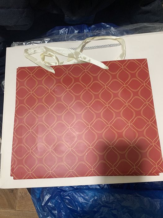 Подарочные бумажные пакеты
