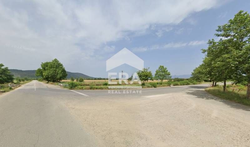 Продава се Парцел в Казанлък - 4400 кв.м за 31 €/кв.м - Снимка #1