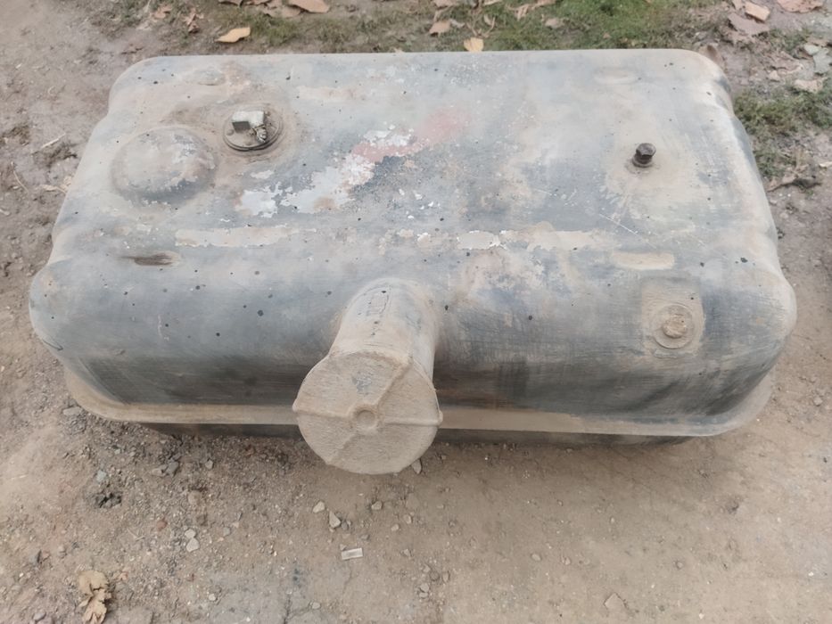 Продам 2 бензобака.