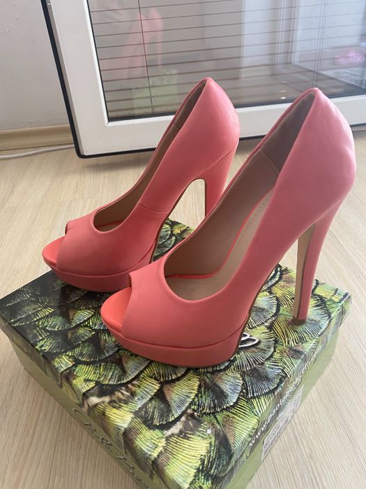 Дамски обувки на ток