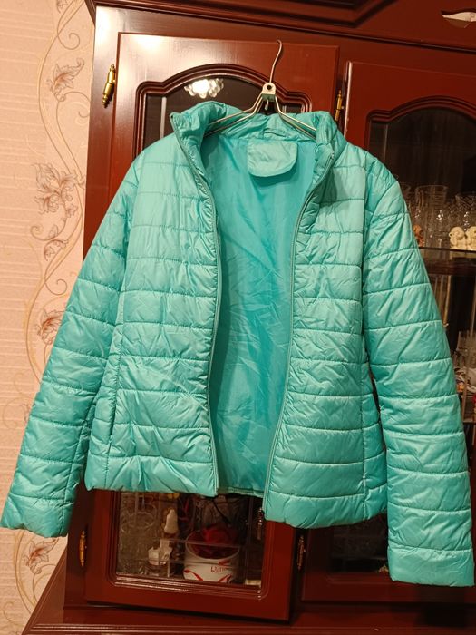 Женская куртка демисезонная,новая,размер XL.