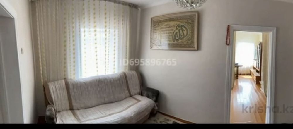 Продам дом восемь комнат, дачный район.