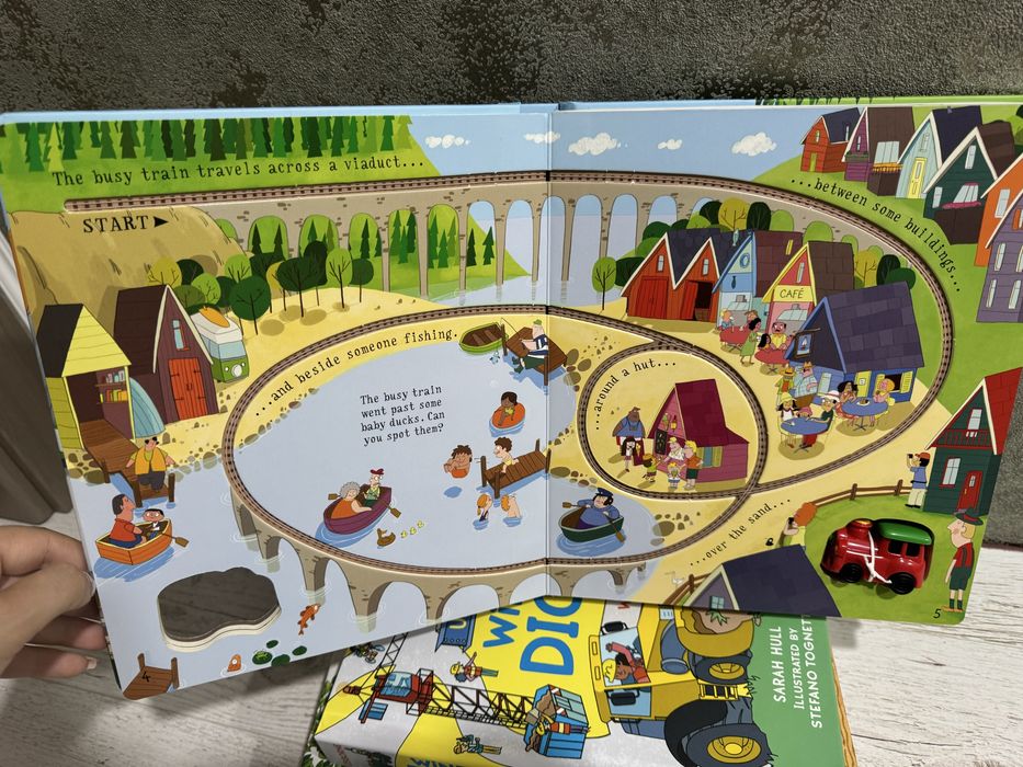 Usborne pull-back busy train book. Carte jucarie trenulet