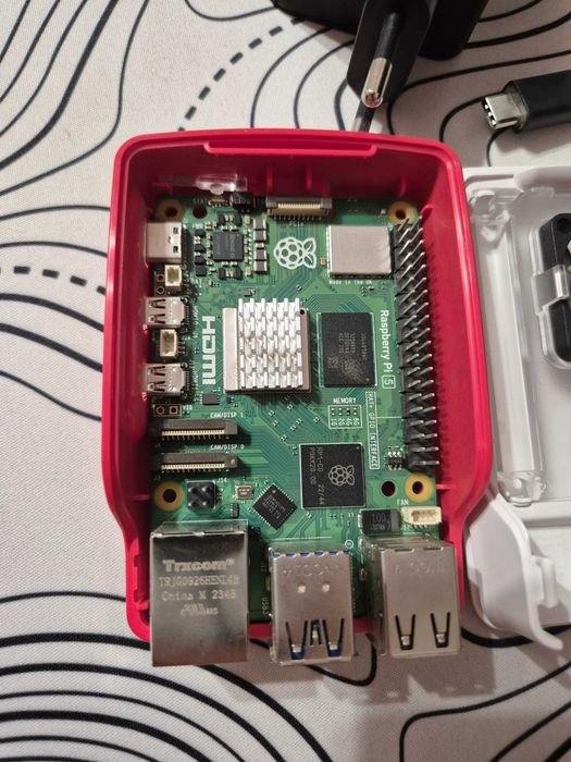 Raspberry Pi 5 4gb Ram– Carcasă oficială cu ventilator, heatsync + Alimentator USB-C, fără card microSD