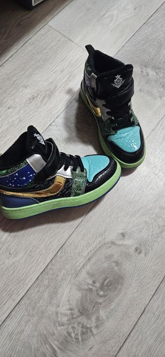 Кроссовки утеплённые 32р