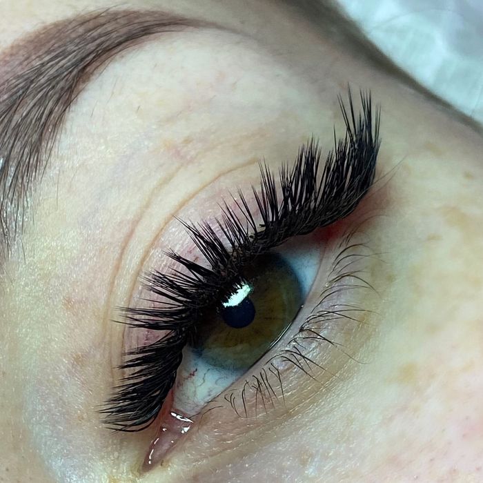 Наращивание ресниц, центр стекляшка