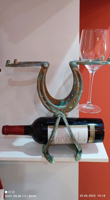 Уникална стойка за вино