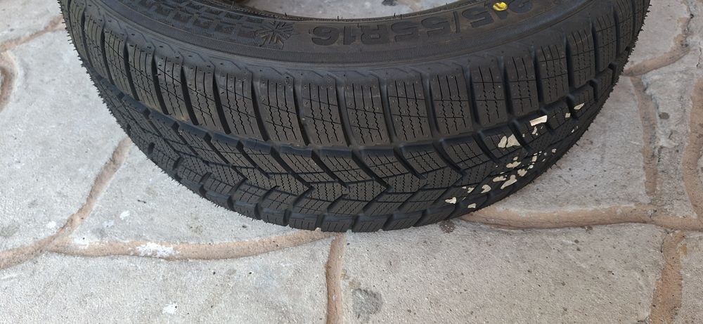 2 броя нови зимни гуми "Crosswind Grip Peak Winter" 215* 55*16