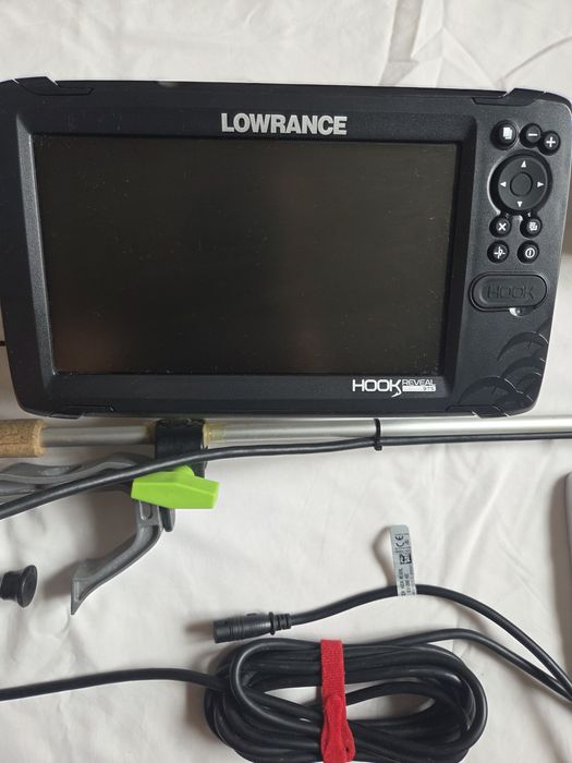 Sonar Lowrance hook reveal 9ts