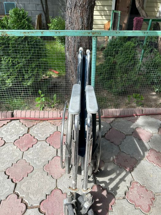 Продам инвалидную коляску