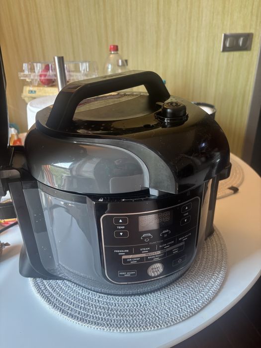 Multicooker ninja 7in1 (oala sub presiune + air frayer)
