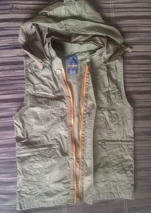 Мужская жилетка от ZARA.