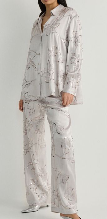 Reserved cununie/botez/nunta costum satin 2 piese paiete bej perlat