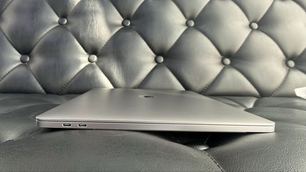 Apple MacBook Pro 2019 i9 16GB/1TB в идеальном состоянии