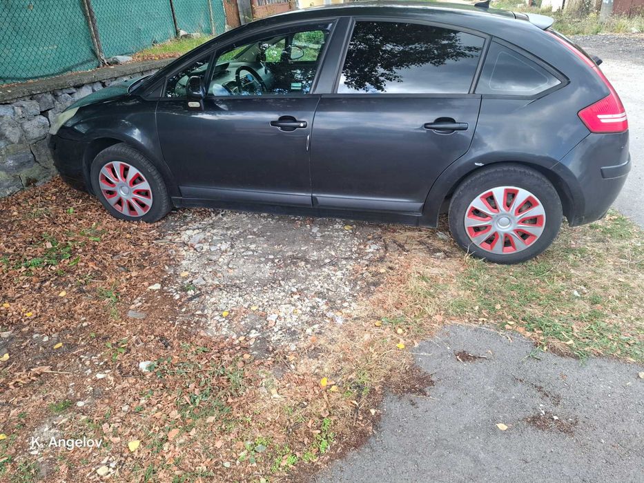 Автомобил Сitroen C4