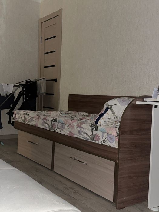 Кровать с двумя отсеками