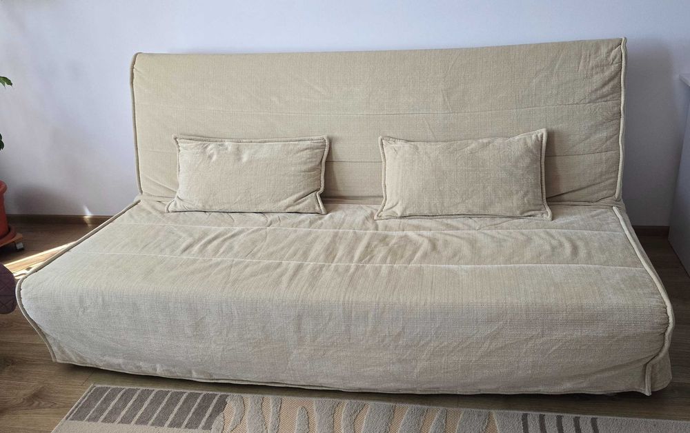 Vând canapea extensibilă, confortabilă (4 locuri)