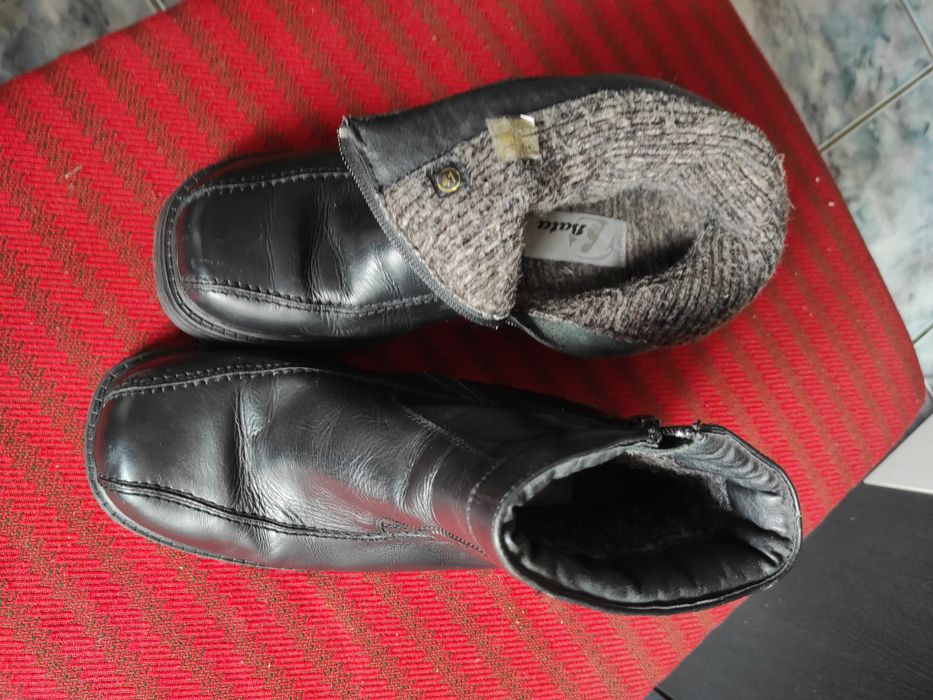 Ghete, bocanci din piele naturală 100%, îmblăniți. 
Foarte ușori, foar