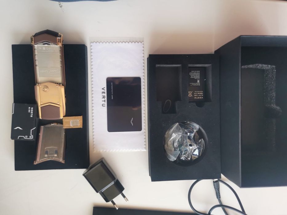 Продам телефон Vertu