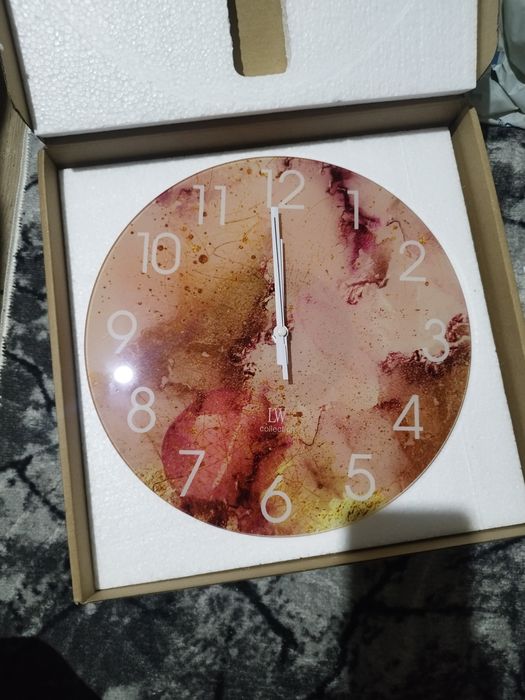 Стенен часовникк