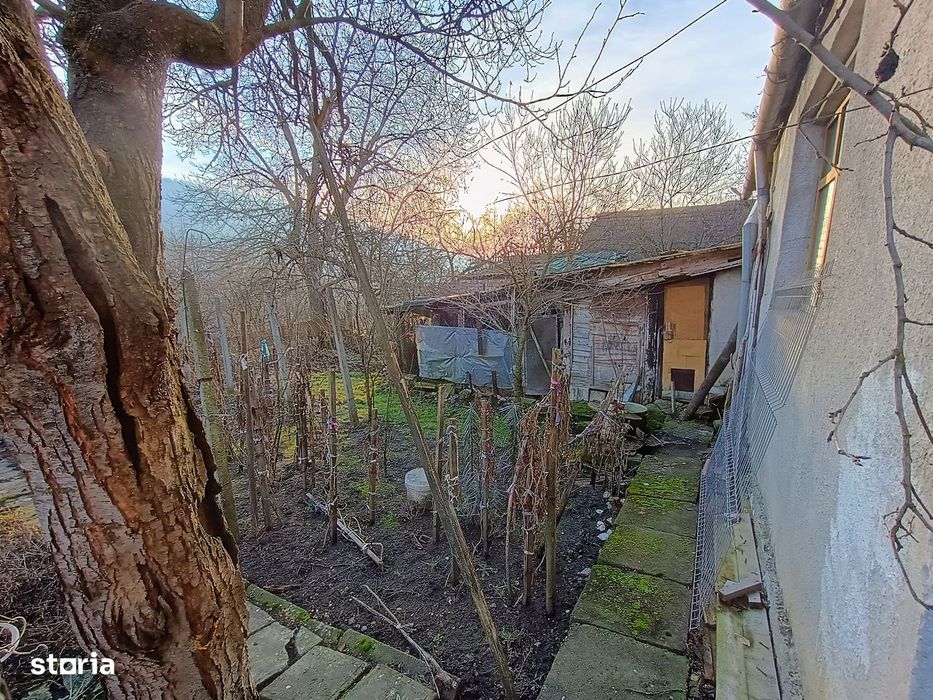 Casa generoasa cu 4 camere / str. Pomilor