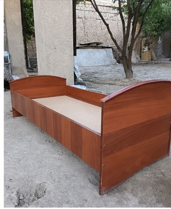 Продаётся кровать в отличном состоянии..Divan sotiladi