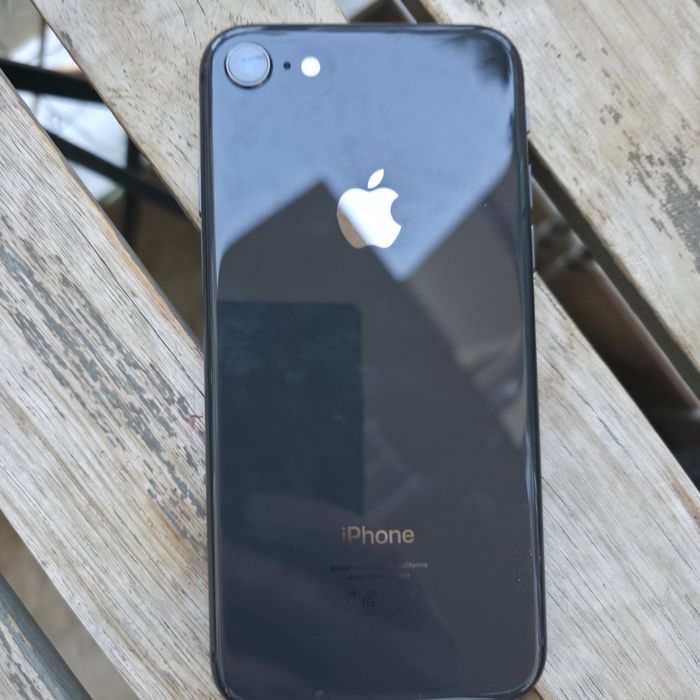 Продава се iPhone 8 64GB Space Gray