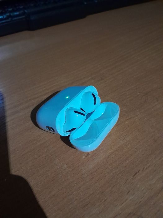 Продам AirPods 3