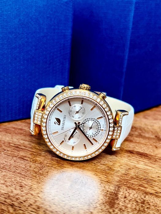 Нов Сваровски (Swarovski) дамски часовник
