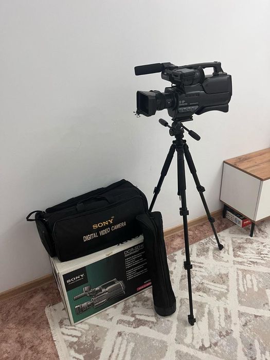 Продам видео камеру Sony