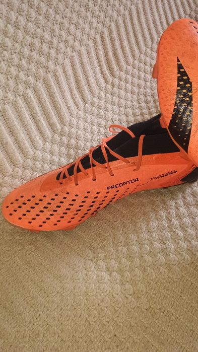 Vând adidas predator