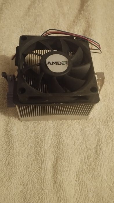 Оперативная память DDR 2 .в количестве 4 шт по 1500 т Куллер AMD  1500