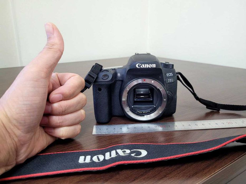 Aparat foto Canon 77D + Canon 18-135mm IS USM ideal vacanta & familie