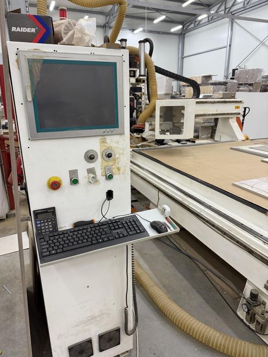 мощен cnc рутер с магазин за инструменти вакуум мотор 5,5,kw.