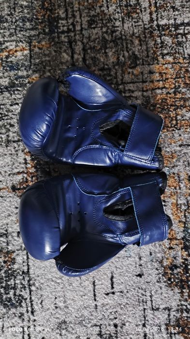 Боксёрская груша и перчатки. Перчатки на 5-7 лет