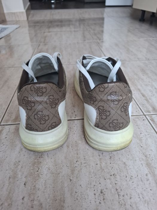 Оригинални кожени обувки Guess