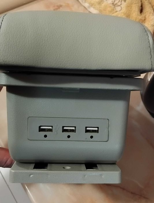 Подлакътник универсален нов Дайхатсу Териос само 15евро