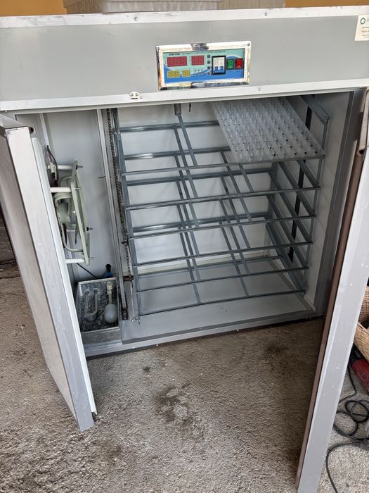 Incubator peofesional 1056 oua gaina