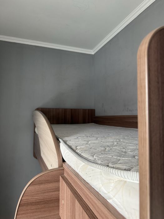 Продам двухярусную , двухэтажную кровать