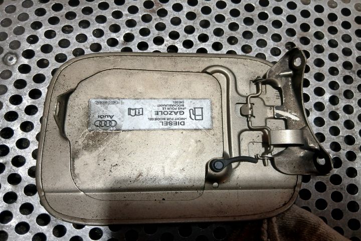 Usita rezervor LIMUZINA 4E0010376M 4E0010376M Audi A4 B7