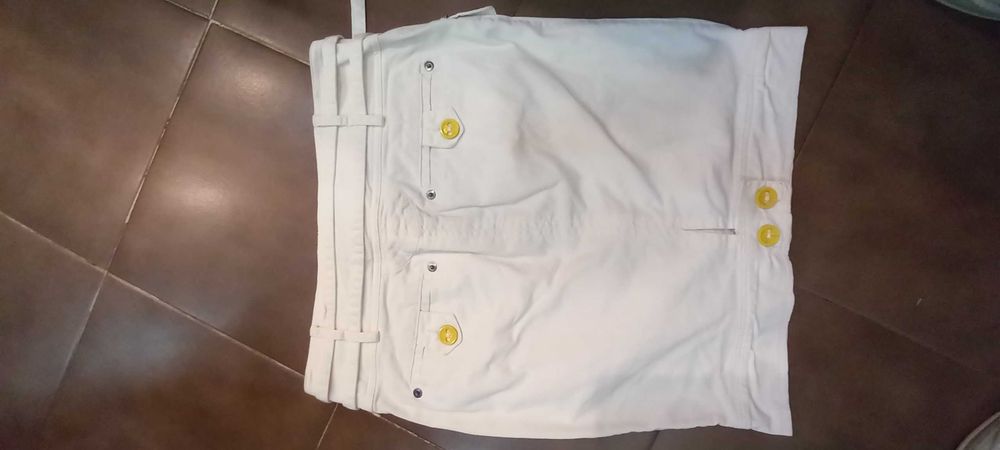 Бяла пола тип молив