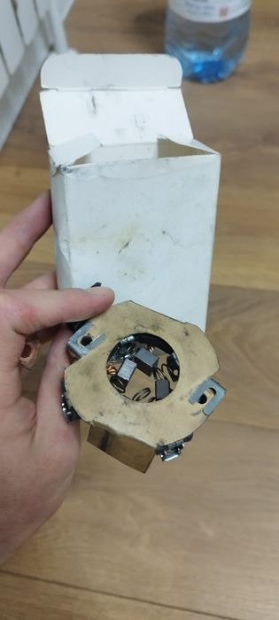 Продам щетки стартера как новые ваз 21099