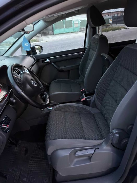VOLKSWAGEN Touran 2011 — imagine 2