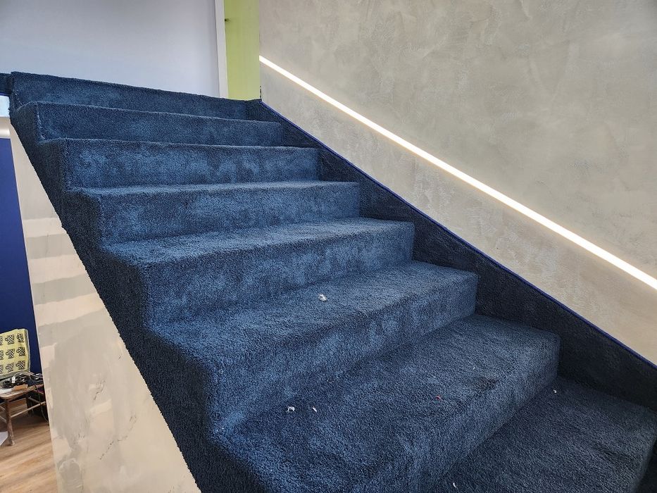 Поставяне на мокет и балатум и изкуствена трева