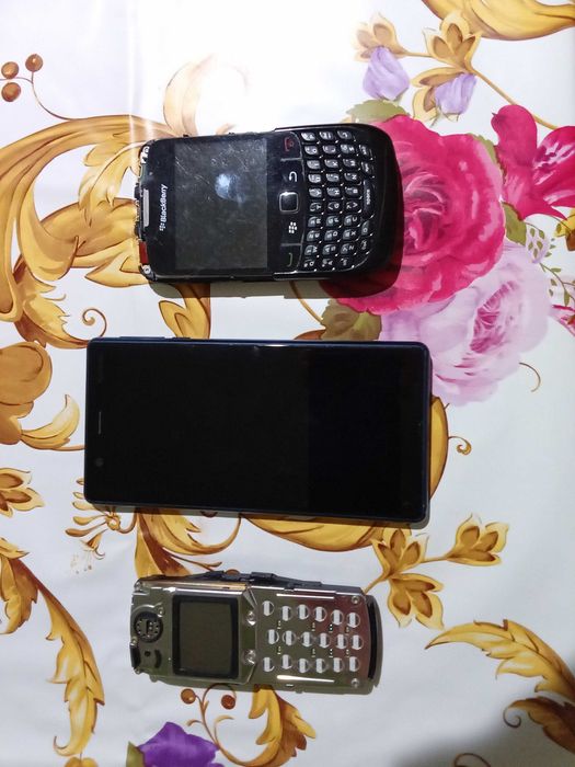 Продавам телефон за части