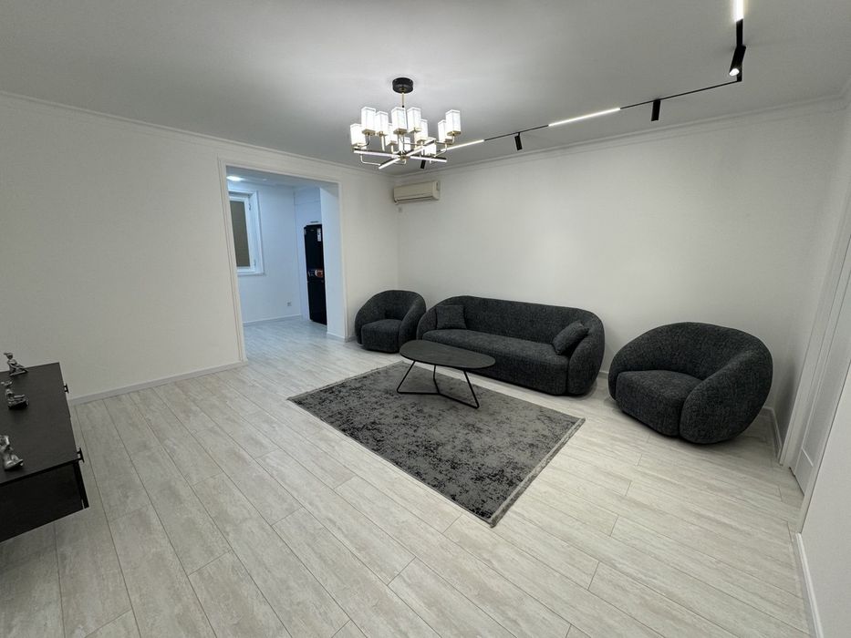 3 комн. ЦУМ,  между метро Ойбек и Космонавтов. Евроремонт! Своя!!