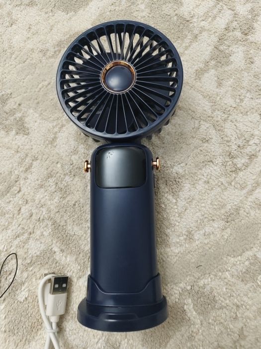 Ручной вентилятор.