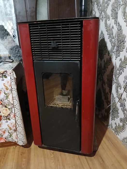Soba pe peleți cu burlane incluse