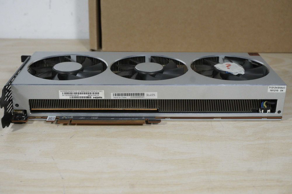 Radeon VII 16GB HBM2 AMD Radeon видеокарта (има забележки)/вкл. ДДС